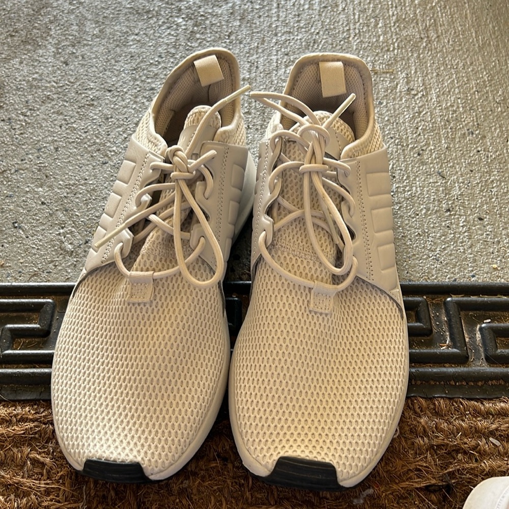 W Adidas shoes